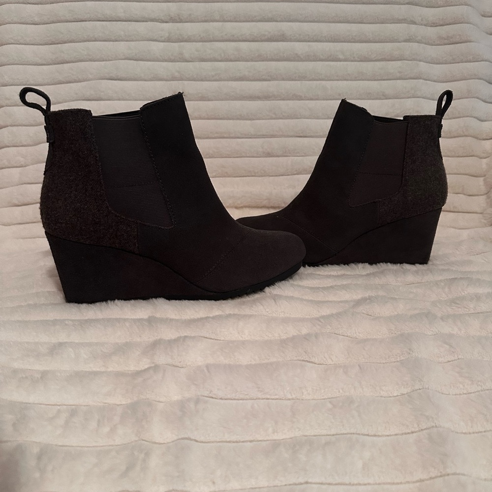 Toms Gray Suede Chelsea Booties - Picture 4 of 4